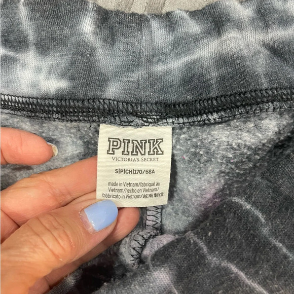 Victoria Secret Pink Shorts only worn one time in Great Condition Size S - Picture 5 of 5